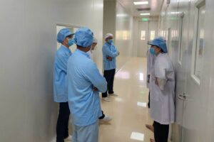 Bên trong dây chuyền sản xuất thuốc Bông Sen Kiểm soát chất lượng nghiêm ngặt 4 Quy trình sản xuất được kiểm soát chặt chẽ