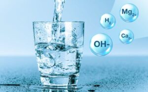Cách giải thuốc lắc tại nhà 3 Uống nhiều nước và bổ sung chất điện giải